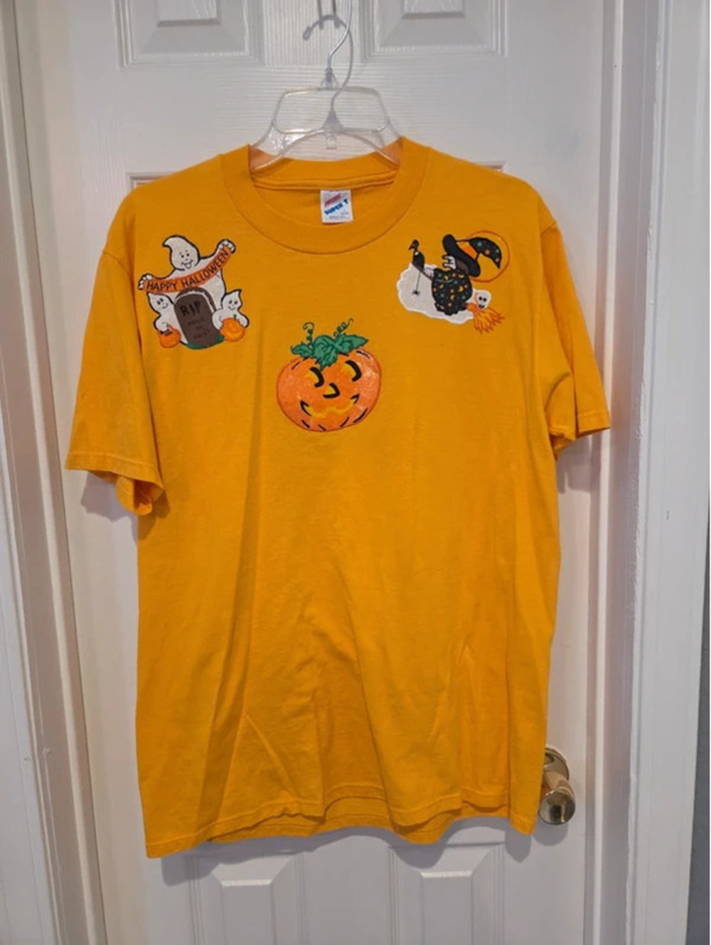 Vtg. Halloween-themed tshirt